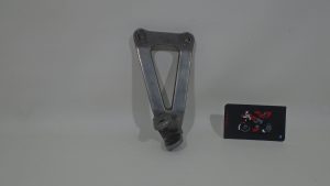 SOPORTE ESTRIBO TRASERO IZQUIERDO KAWASAKI ZX7-R